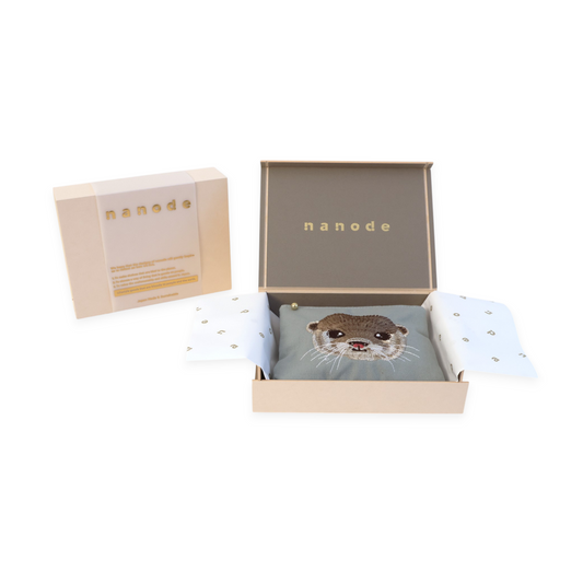 赤カブで染めたティッシュポーチ Otter ギフトセット(再利用できるボックス付き)